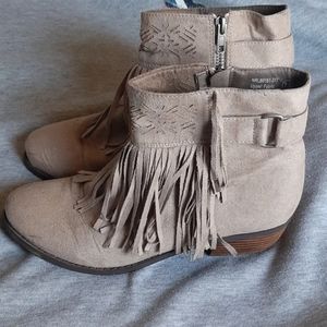 not rated size 7.5 zip booties